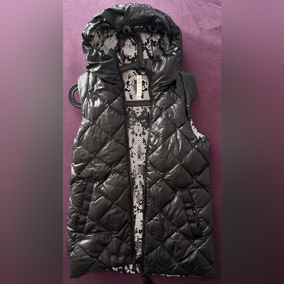 Lulu lemon reversible vest - size 4 - excellent condition - Picture 7 of 8